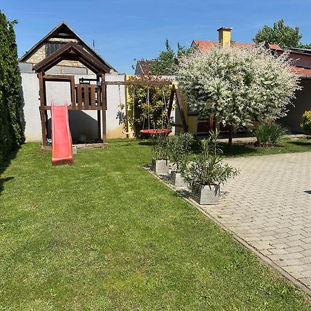 Arviz Apartman Seghedin Exterior foto