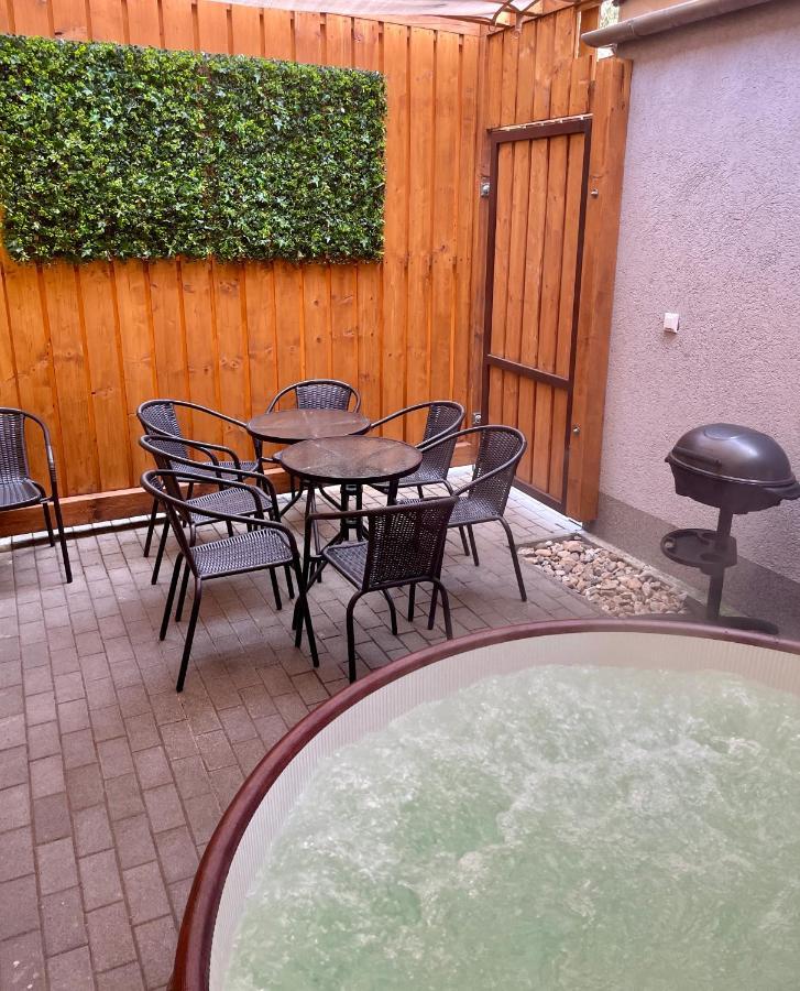 Arviz Apartman Seghedin Exterior foto