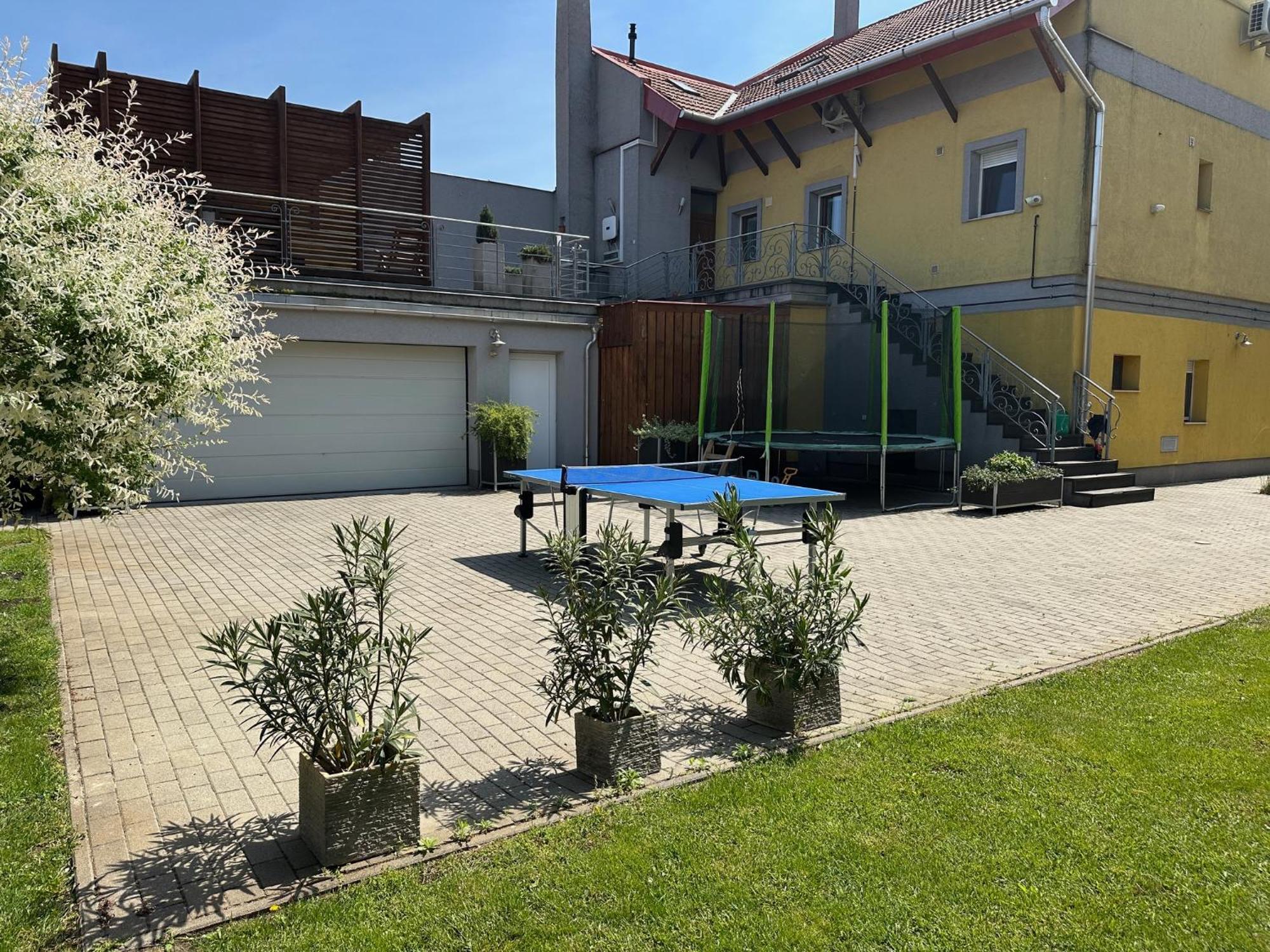 Arviz Apartman Seghedin Exterior foto